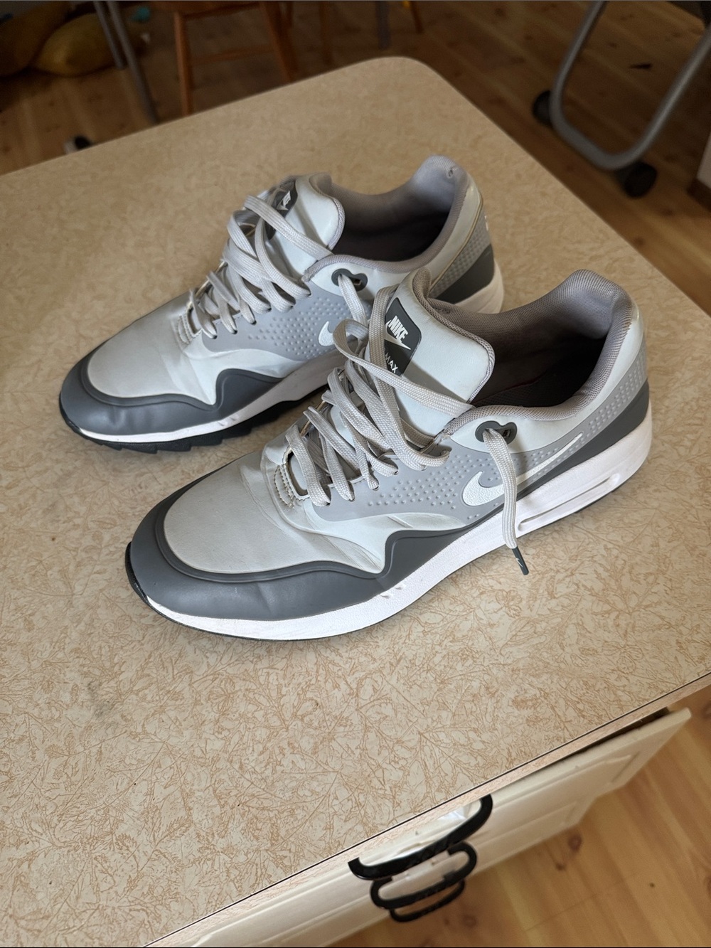 Nike Men’s Grey and White Casual Sneakers